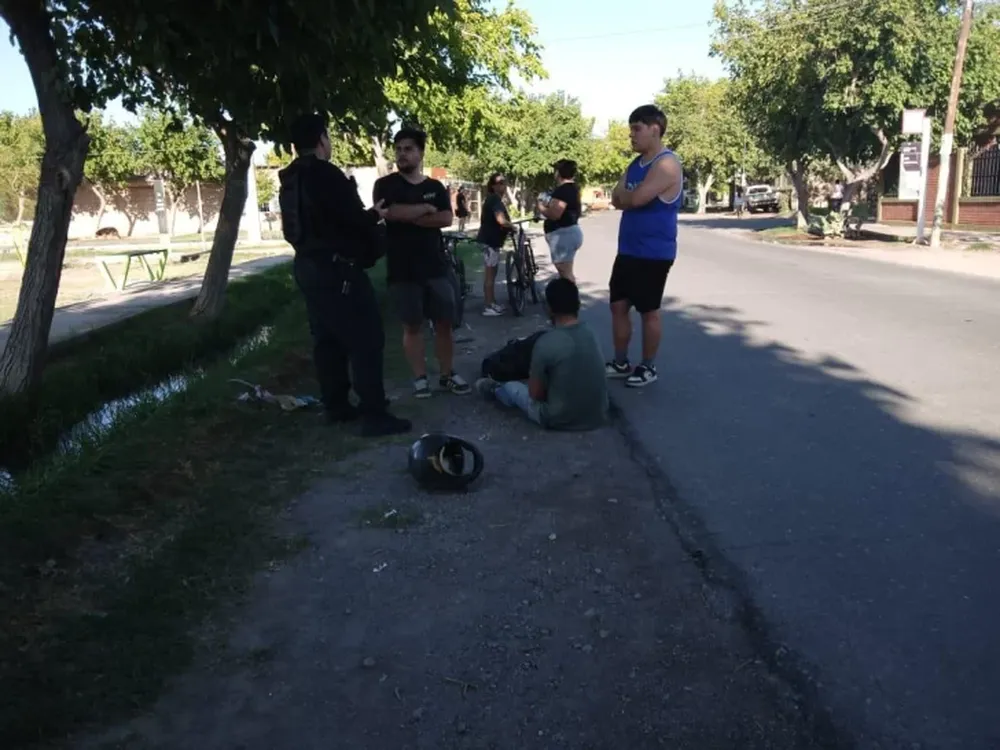 Motociclista hospitalizado tras ser embestido por un camión