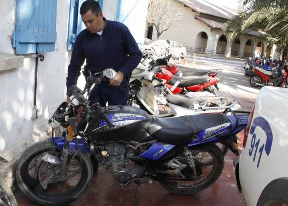 Tiene 15 años y quedó  grave al chocar en moto