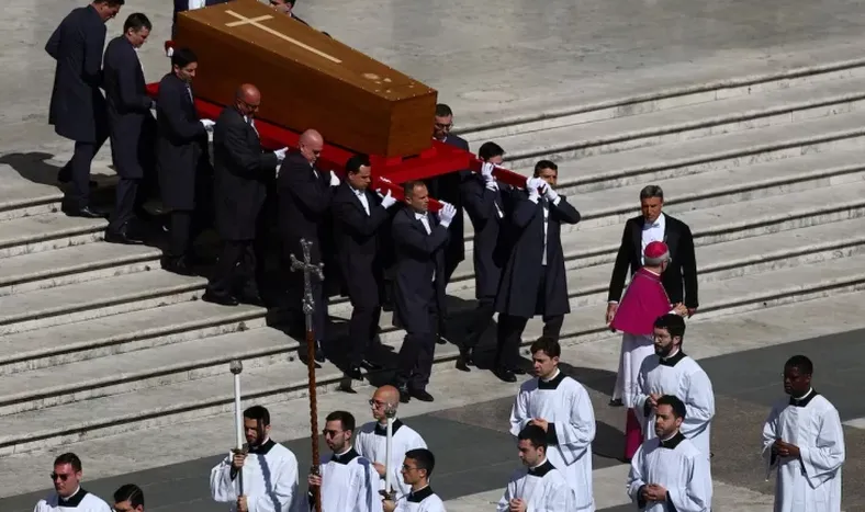 Las fotos del funeral del papa Francisco en la Plaza de San Pedro