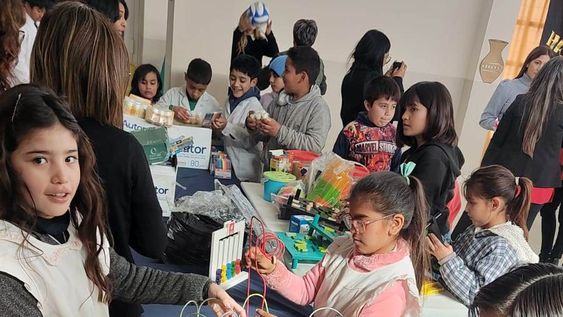 solidaridad en angaco: donaron materiales didacticos a la escuela de educacion especial teresa de asencio