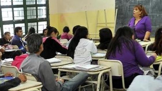 Indemnizan a maestra de escuela primaria por lesión en cuerdas vocales