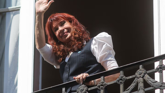 por orden de la justicia, cristina kirchner continuara cobrando su pension de mas de $15 millones por viudez