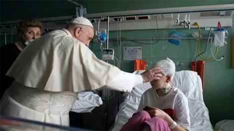 El Papa visitó a 19 niños ucranianos internados en el hospital Bambino Gesu de Roma