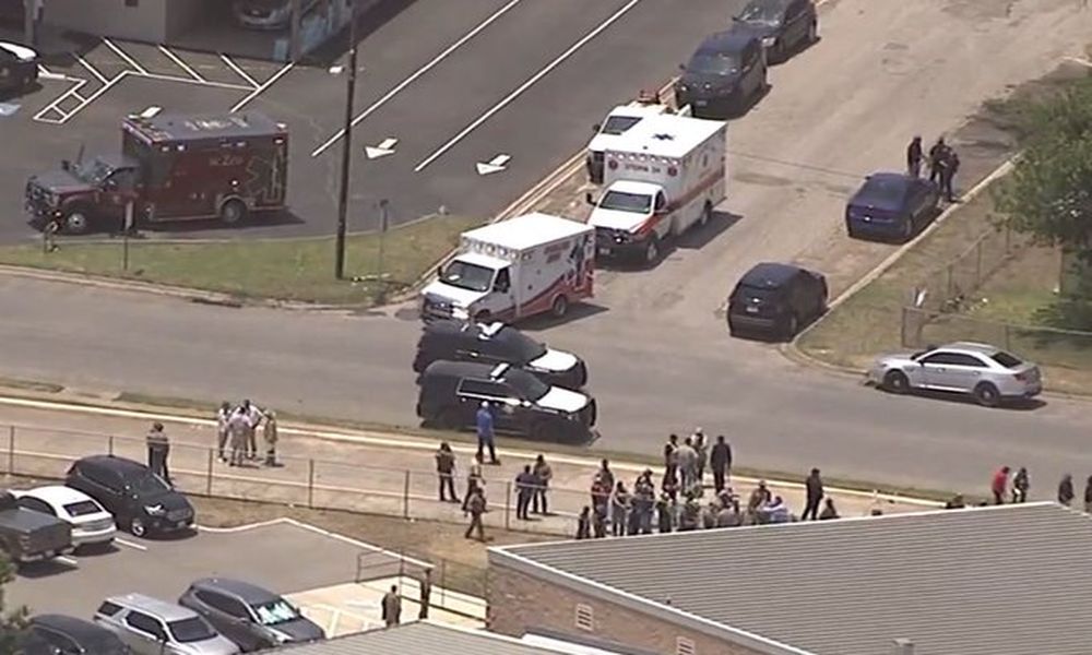 Al menos 18 niños y tres adultos los asesinados en el tiroteo en la escuela de Texas