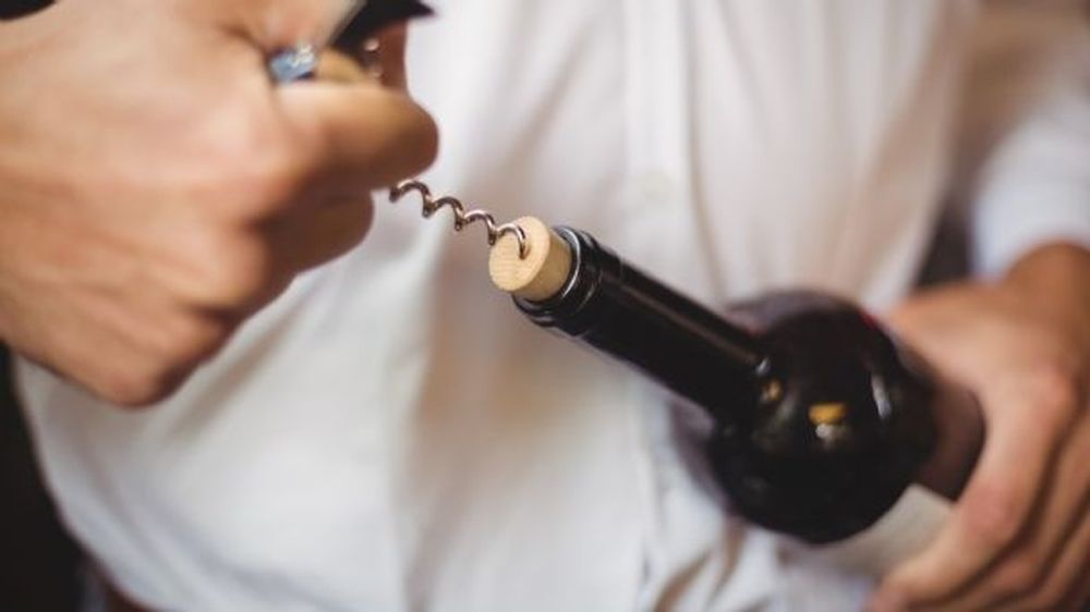 Atacó con un sacacorchos a su exesposa porque no le permitía cenar arroz a las 17.30