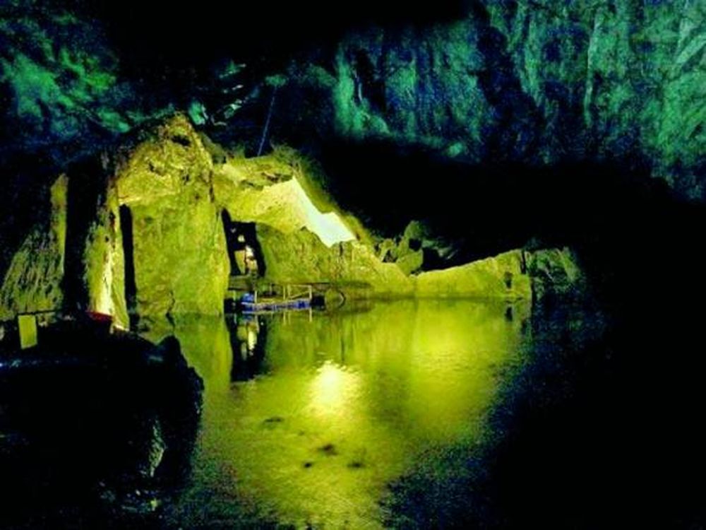 Buceo entre las galerías de una exmina de plata en Suecia