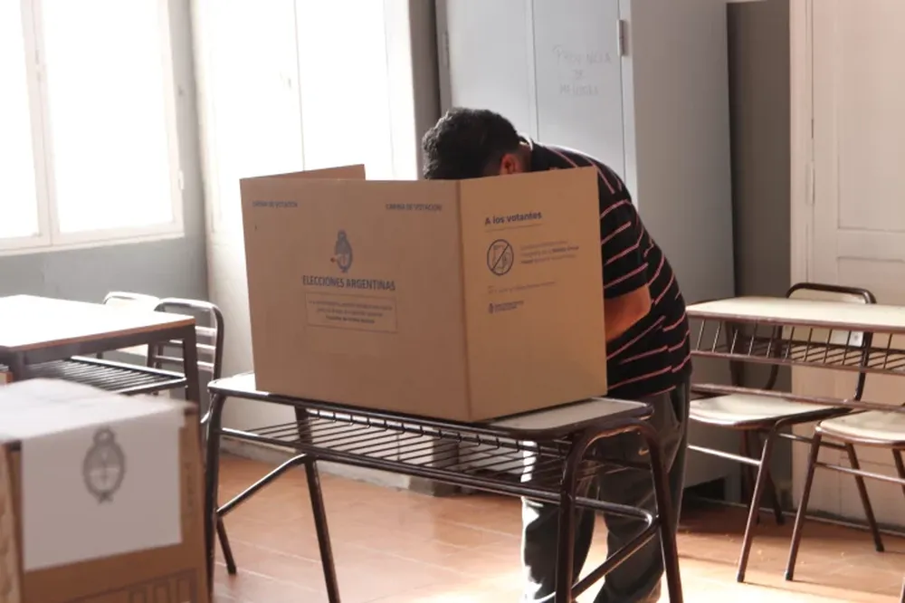 El debut de la Boleta Única Papel recibió la aceptación de la gente que destacó al nuevo sistema de votación como rápido y práctico.