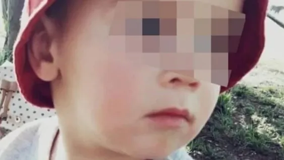 Un nene de cinco años fue asesinado a golpes: detuvieron a la madre y a su novia