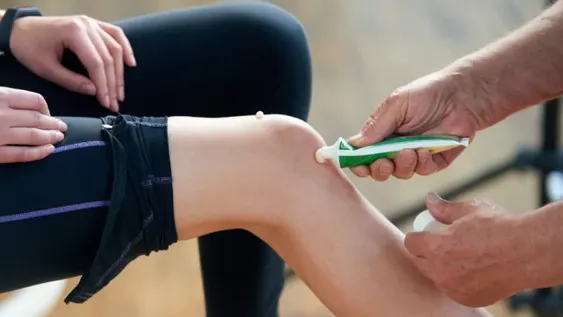 ANMAT advirtió sobre unidades falsas de una conocida crema desinflamante: cómo detectarlas