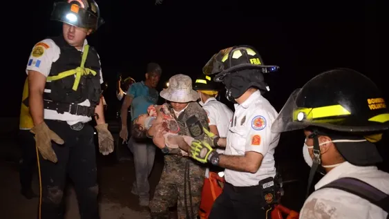 [FOTOS] Ya son 25 los muertos por la fuerte erupción del volcán de Fuego en Guatemala