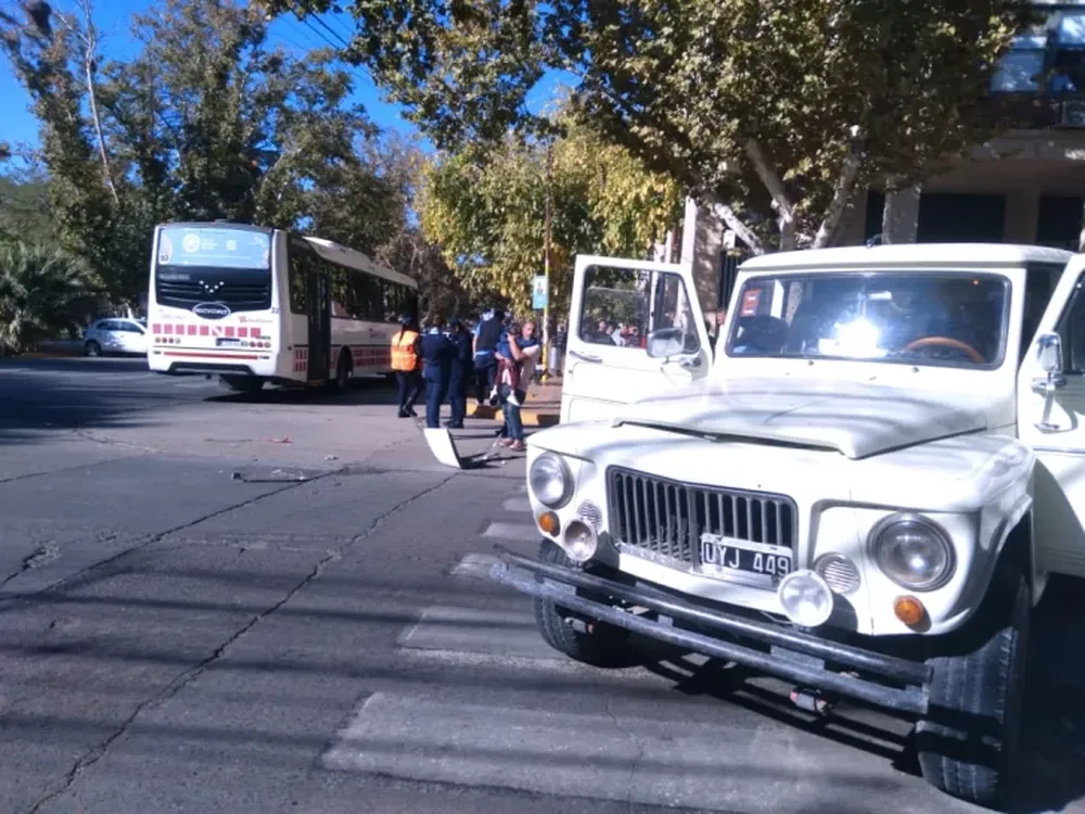 Choque frente a Tribunales: otra vez involucrado un colectivo de la Red Tulum