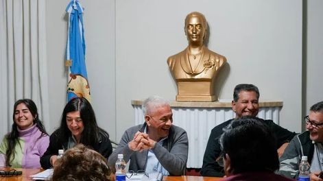 El PJ sanjuanino salió a rechazar el tratamiento exprés de la ley para financiar la obra pública El PJ sanjuanino salió a rechazar el tratamiento exprés de la ley para financiar la obra pública