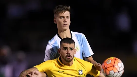 Argentina empató en el final y se aferra al milagro