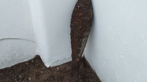 El estremecedor momento del impacto de un misil ruso en un edificio residencial en Kiev