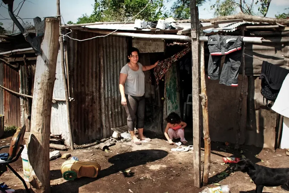 La pobreza trepó 5,5 puntos y ya afecta al 40,9% de los argentinos