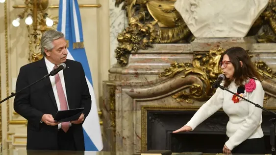 Asumió Batakis: “Vamos a seguir el programa económico que el Presidente viene marcando”