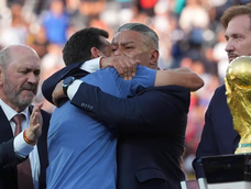 Claudio Tapia junto a Lionel Scaloni.