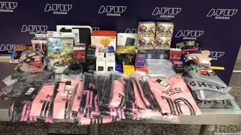 Messi manía de contrabando: la Aduana incautó 250 camisetas truchas del Inter de Miami