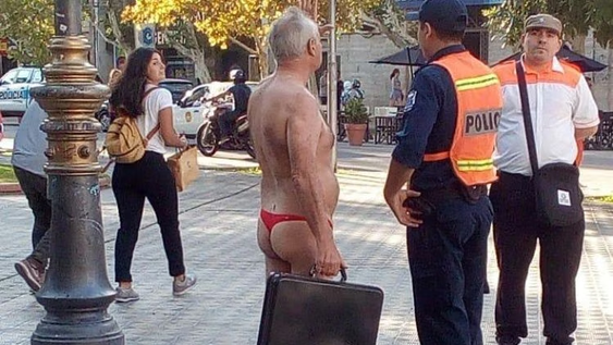 Alberto Mattar durante la insólita protesta que encabezó en el año 2019.