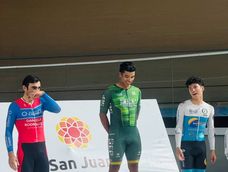 Podio. Ruiz Calle, del SEP, se quedó con la fecha del ciclismo Pista de la Federación.