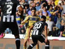 Talento. Zeballos se mueve y saldrá jugando. Boca ganó en Santiago y espera para ser primero en su zona. Talento. Zeballos se mueve y saldrá jugando. Boca ganó en Santiago y espera para ser primero en su zona.