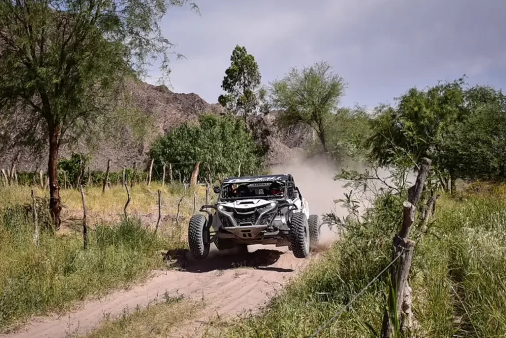 En el aire. Los UTV son parte del tremendo espectáculo del SARR que este viernes llega a San Juan.