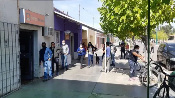 Comercios de zonas alejadas piden la venta presencial y otros horarios