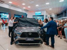 senor gonzalez presento el nuevo toyota yaris cross bajo el lema tu primer hibrido senor gonzalez presento el nuevo toyota yaris cross bajo el lema tu primer hibrido