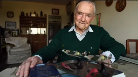 A los 107 años murió Ronnie Scott, el piloto argentino que combatió contra Hitler