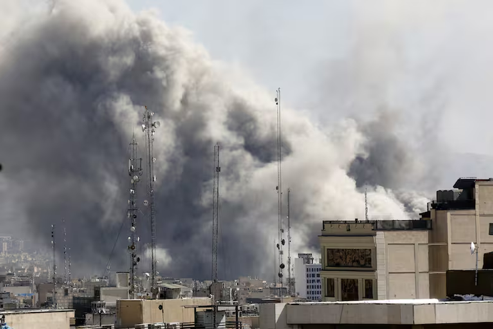 Explosiones en Teher&aacute;n en medio de la ofensiva de Estados Unidos e Israel contra objetivos militares.