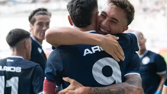 Independiente Rivadavia inició la defensa del título con un sólido triunfo ante Estudiantes de Caseros