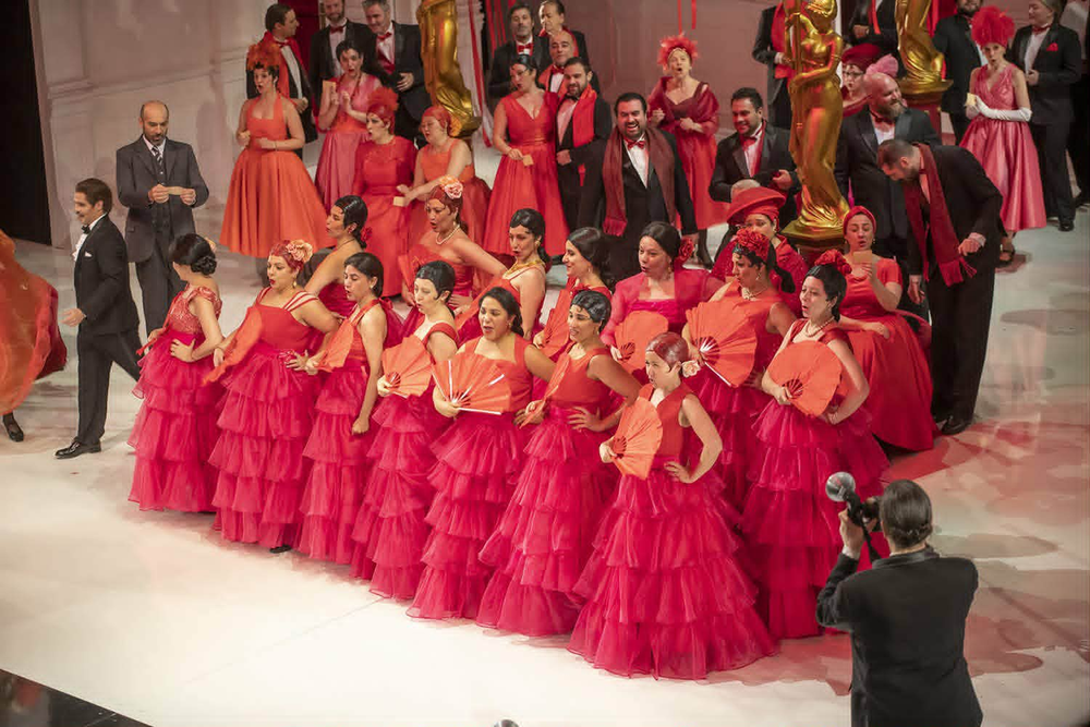 La Traviata. El Teatro del Bicentenario abrió sus puertas el 21 de octubre de 2016 con Carmina Burana (La Fura dels Baus). El 26 de abril de 2017, La Traviata se convirtió en la primera ópera que subió a ese escenario.