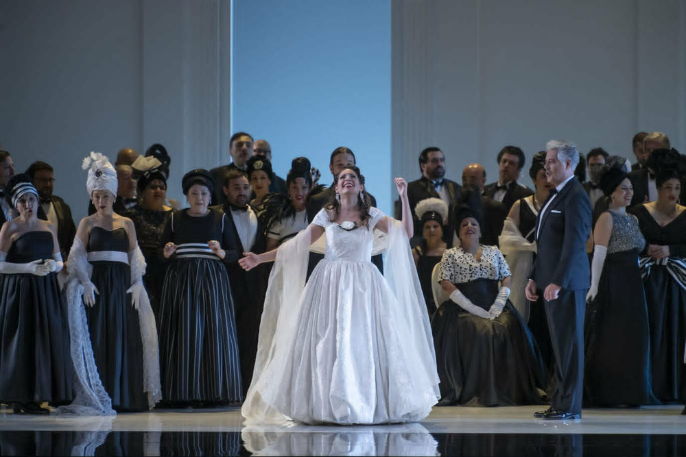 La Traviata, la gran ópera de Giuseppe Verdi, volverá al Teatro del Bicentenario el mes próximo. Las entradas ya están a la venta.