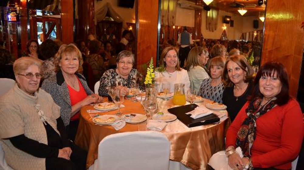 Té Día de la Madre del Rotary Club