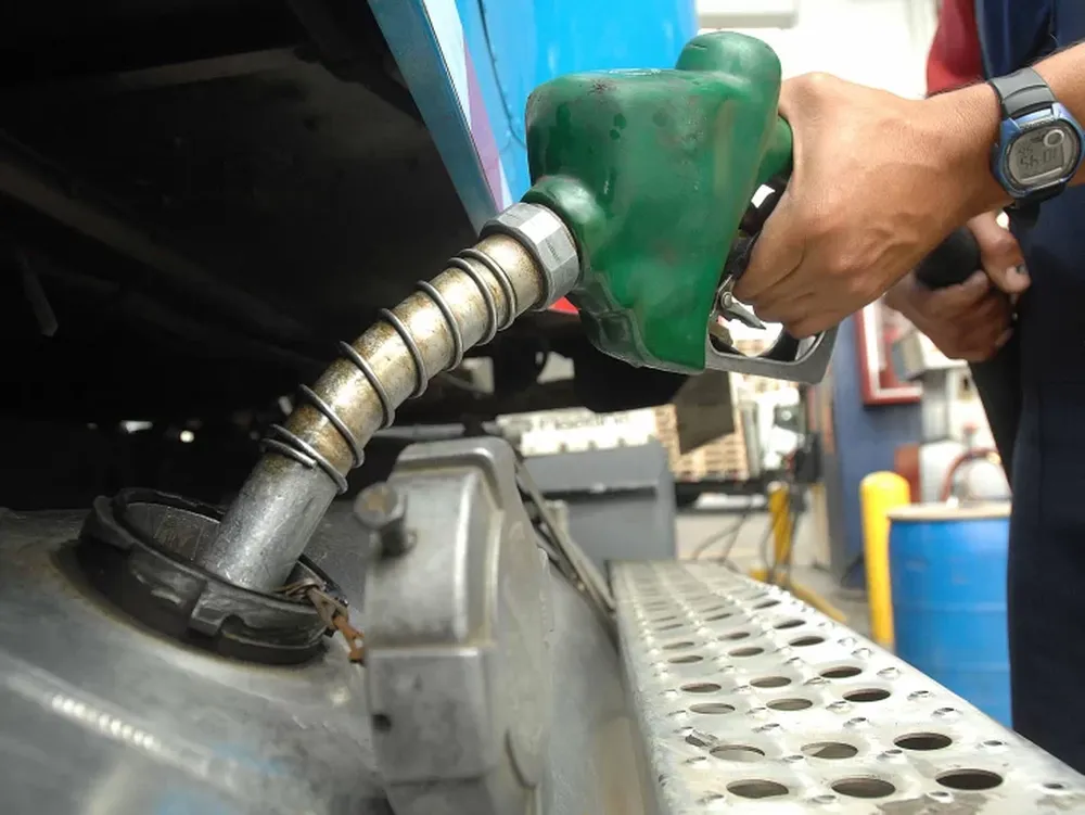 Afirman que implementarán un 7% de aumento en los combustibles