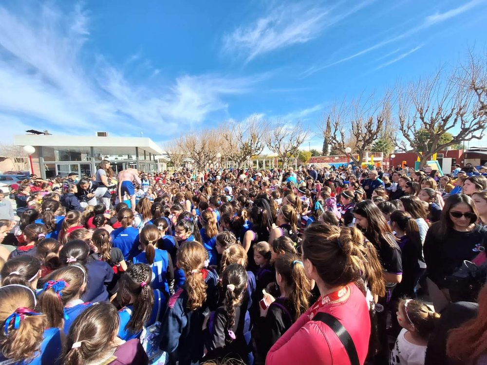 Estiman que más de 500 chicos de San Juan participarán del encuentro de hockey solidario.