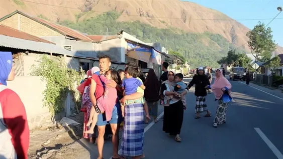 Sismo de 6,4 grados sacude a Indonesia: 14 muertos y más de 160 heridos