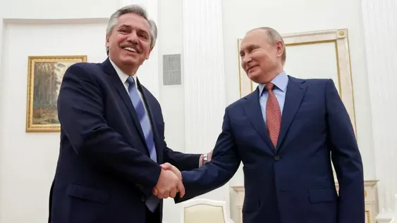 Alberto estrechó lazos con Putin y cuestionó influencias de EEUU