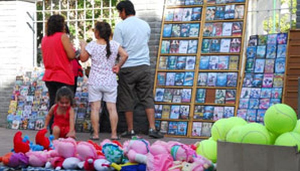 En peligro: advierten por la toxicidad de los juguetes que se venden en la calle
