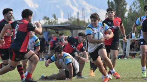 Victoria. De local, Universitario no perdonó a Huazihul por el Apertura de la USR.