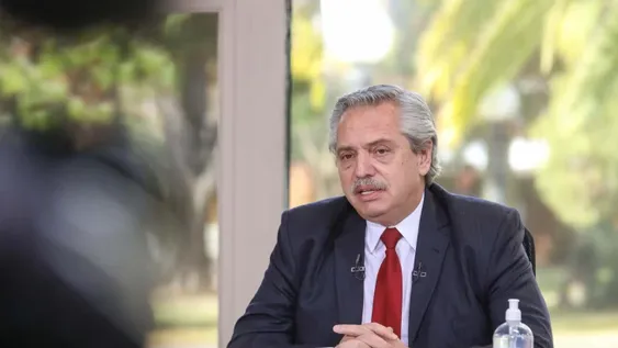 Alberto le contestó a la marcha: “No nos doblegarán los que gritan”