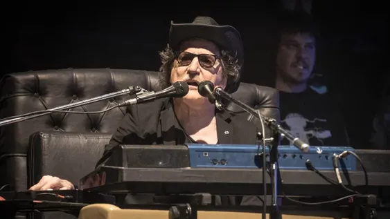 Después de cuatro días internado, Charly García regresó a su casa