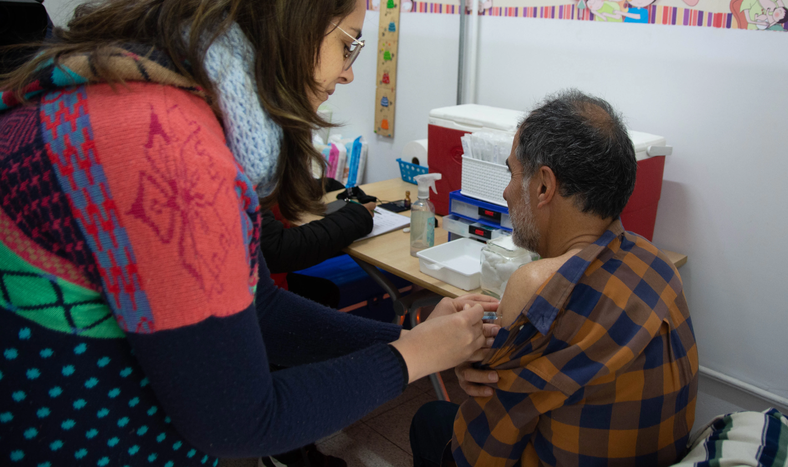 Realizaron una exitosa jornada de vacunación en la Facultad de Filosofía, Humanidades y Artes