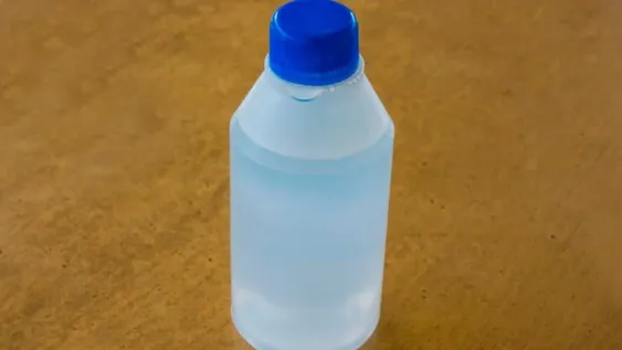 Prohíben la comercialización y el uso de un alcohol etílico por ser falso