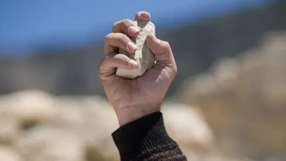 En una pelea, dos menores golpearon a una chica y la dejaron inconsciente