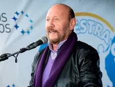 Gildo Insfrán se hizo entrevistar por alumnos de una escuela y causó indignación por el tono de adoctrinamiento de la entrevista. Gildo Insfrán se hizo entrevistar por alumnos de una escuela y causó indignación por el tono de adoctrinamiento de la entrevista.