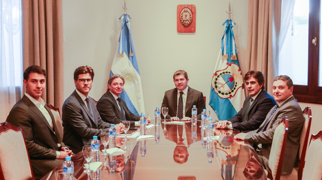 Orrego encabezó la mesa donde también se reunieron los funcionarios Roberto Gutiérrez y Emilio Achem. Por parte del organismo multilateral, acompañaron a Asinelli los técnicos bancarios Andrés Sarache y Tomás Salazar.&nbsp;