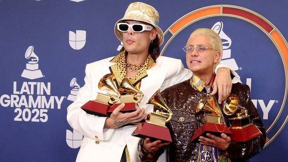 Por qué CA7RIEL & Paco Amoroso fueron demorados en Estados Unidos.