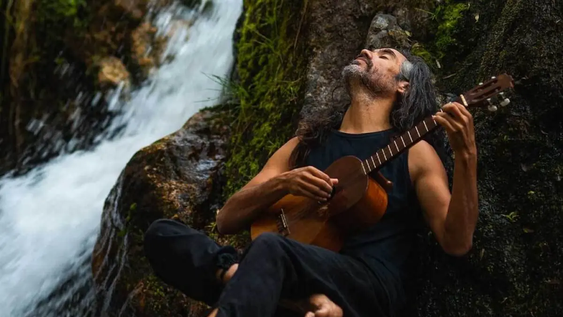 jose luis aguirre, una de las voces mas iconicas del folclore nacional llega a san juan con su banda para celebrar la revolucion de mayo