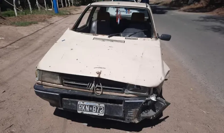 Dos hombres que habían bebido alcohol se estrellaron contra un árbol